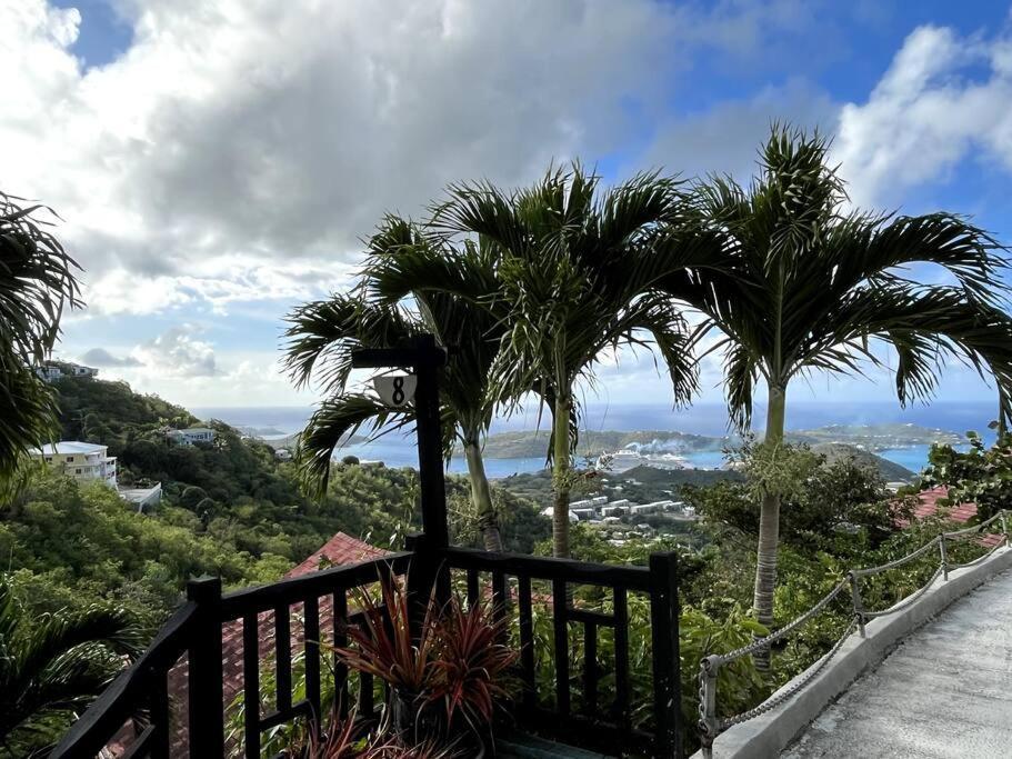 Mid-Century: Caribbean Style Apartment Contant  Exterior photo
