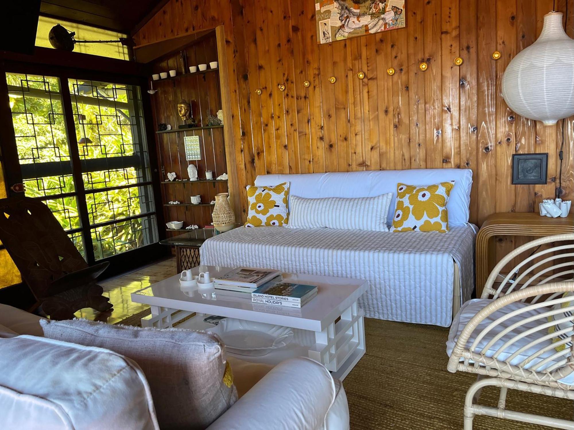 Mid-Century: Caribbean Style Apartment Contant  Exterior photo