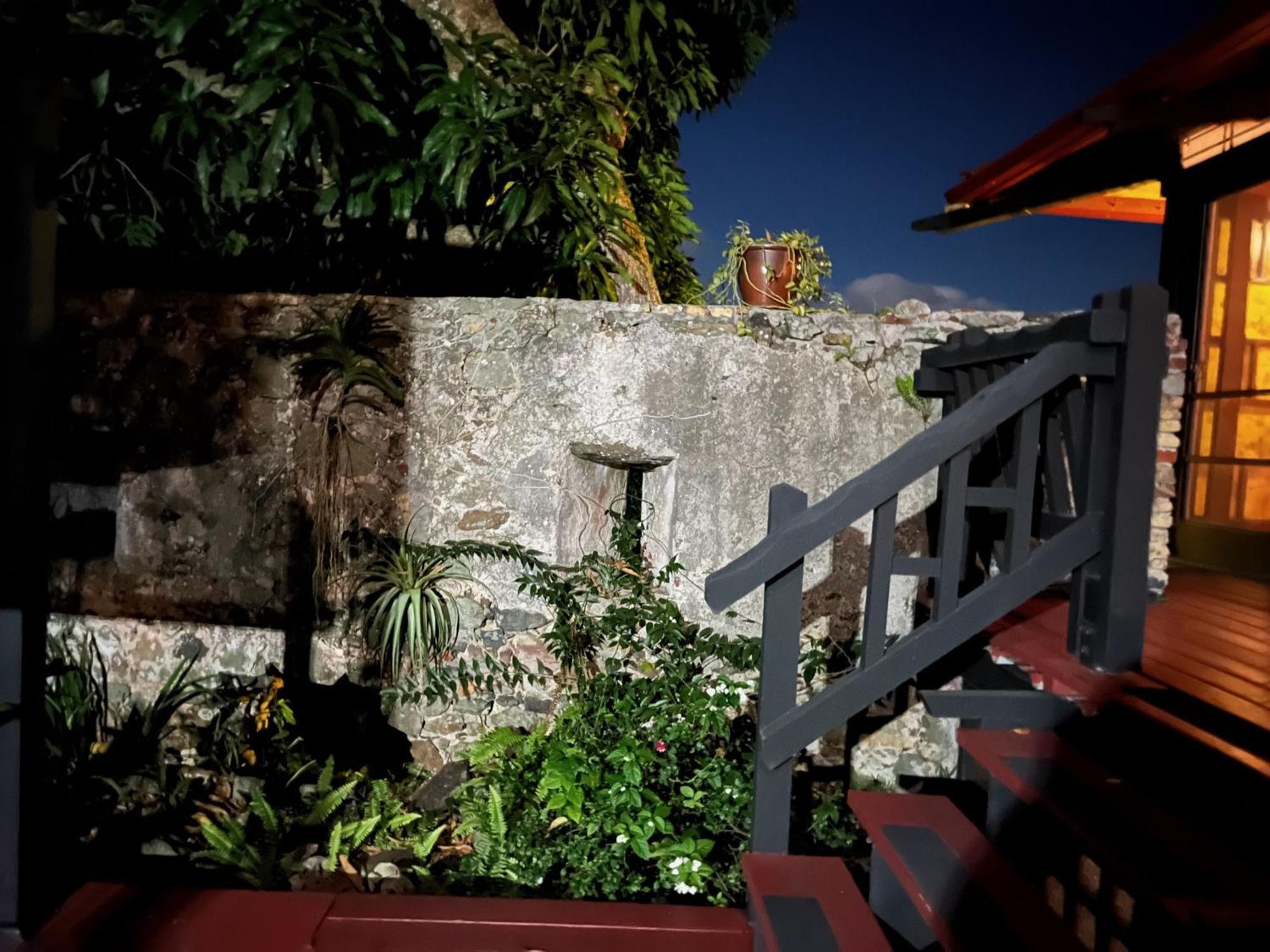 Mid-Century: Caribbean Style Apartment Contant  Exterior photo