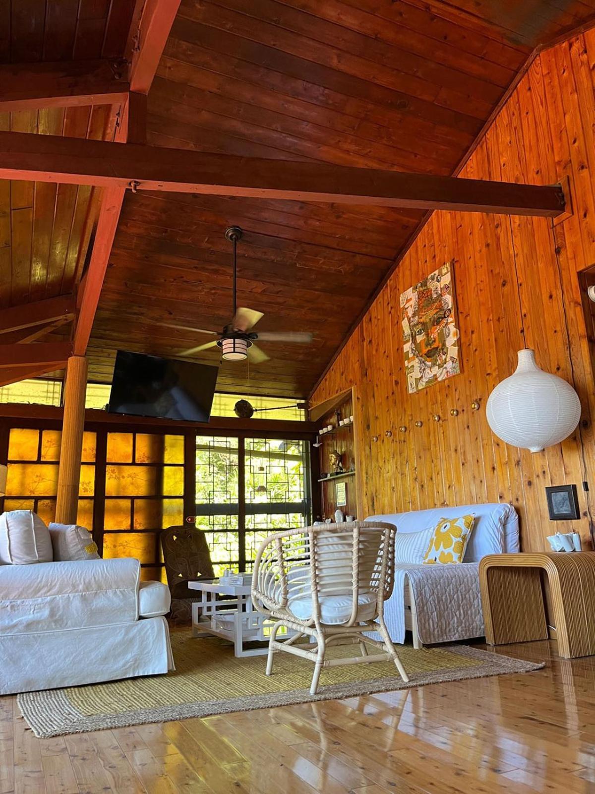Mid-Century: Caribbean Style Apartment Contant  Exterior photo